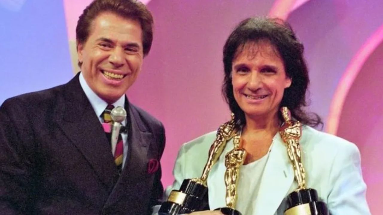 Roberto Carlos homenageia Silvio em show: “Um cara maravilhoso”