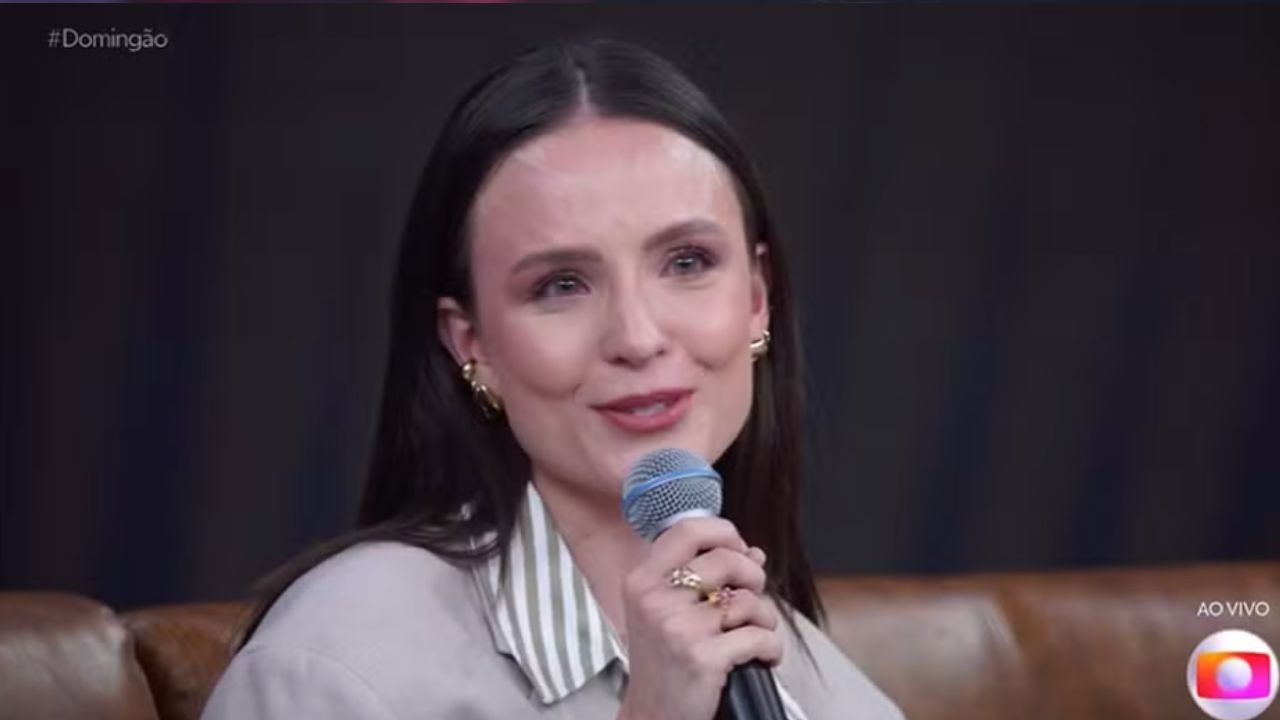 Larissa Manoela cai no choro ao falar de Silvio Santos: “Aperta o coração”