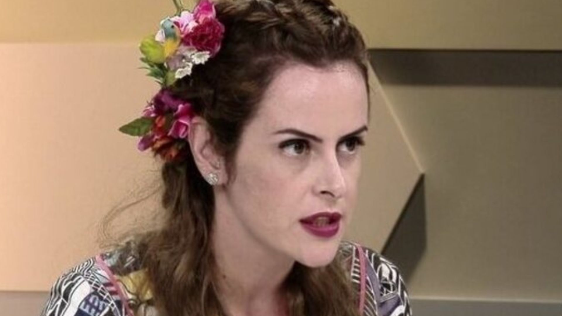 Documentário sobre Fernanda Young ganha trailer e mostra diferentes facetas da escritora