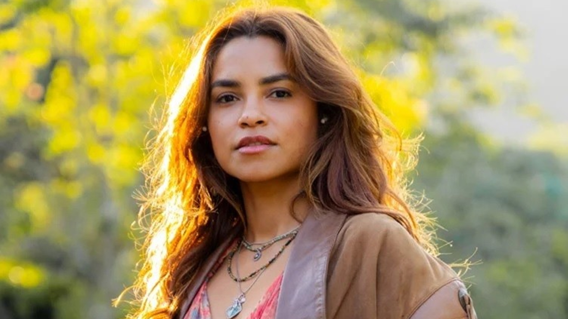 Em Renascer, Lilith fica desconfiada após ser paquerada: “Meu pai”