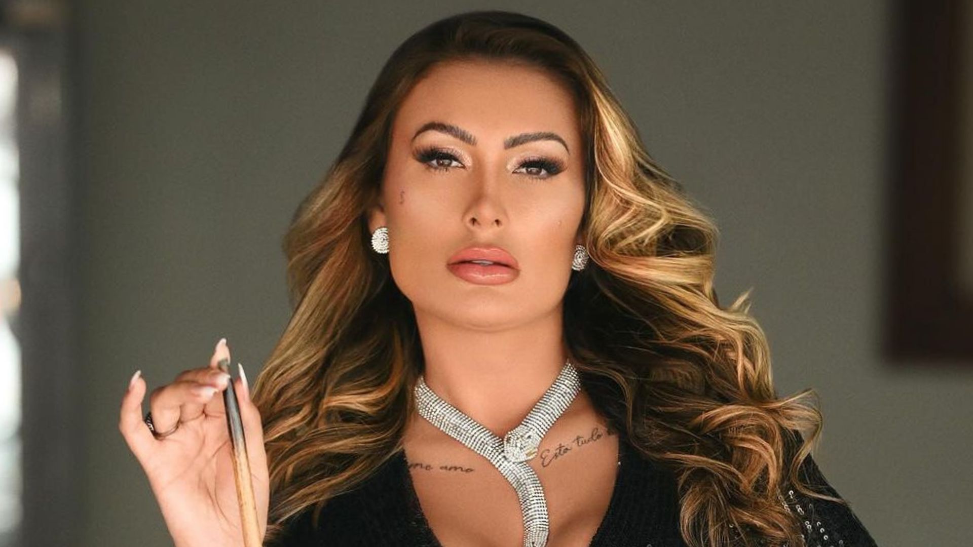 Andressa Urach assusta ao cogitar nova modificação radical no corpo: “Faço?”
