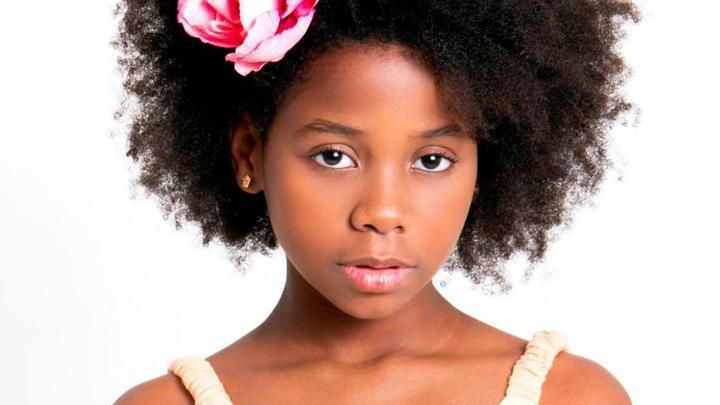 Atriz mirim Valentina Leão revela inspiração em Taís Araújo e Lázaro Ramos