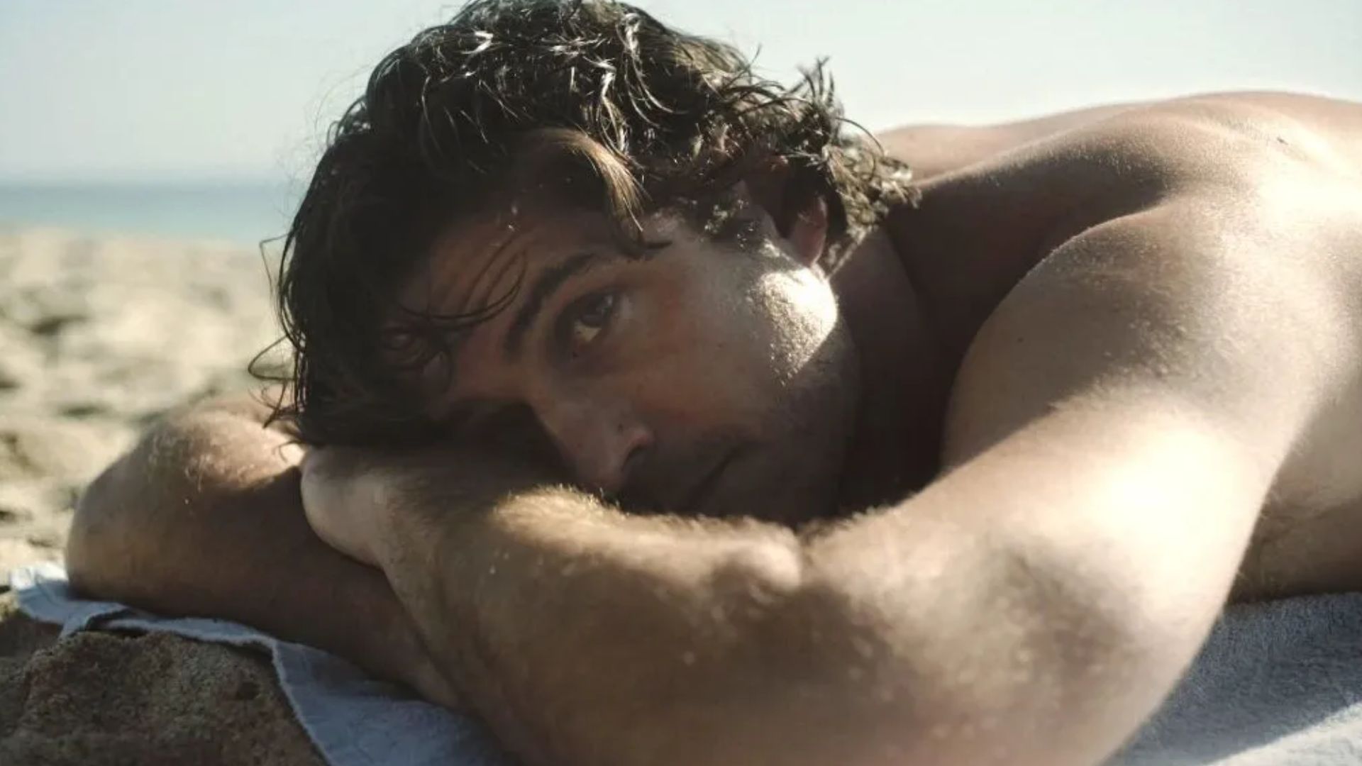 Novo filme de Marco Pigossi com Marisa Tomei ganha trailer oficial; assista
