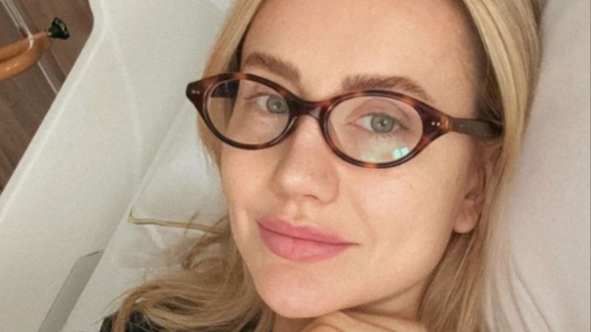 Ana Paula Siebert faz cirurgia delicada e explica real motivo do procedimento
