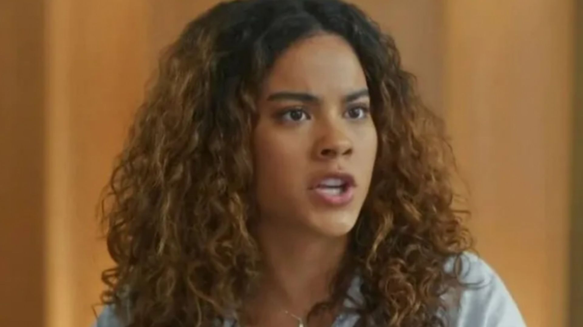 Cantor vive romance às escondidas com Bella Campos; saiba quem