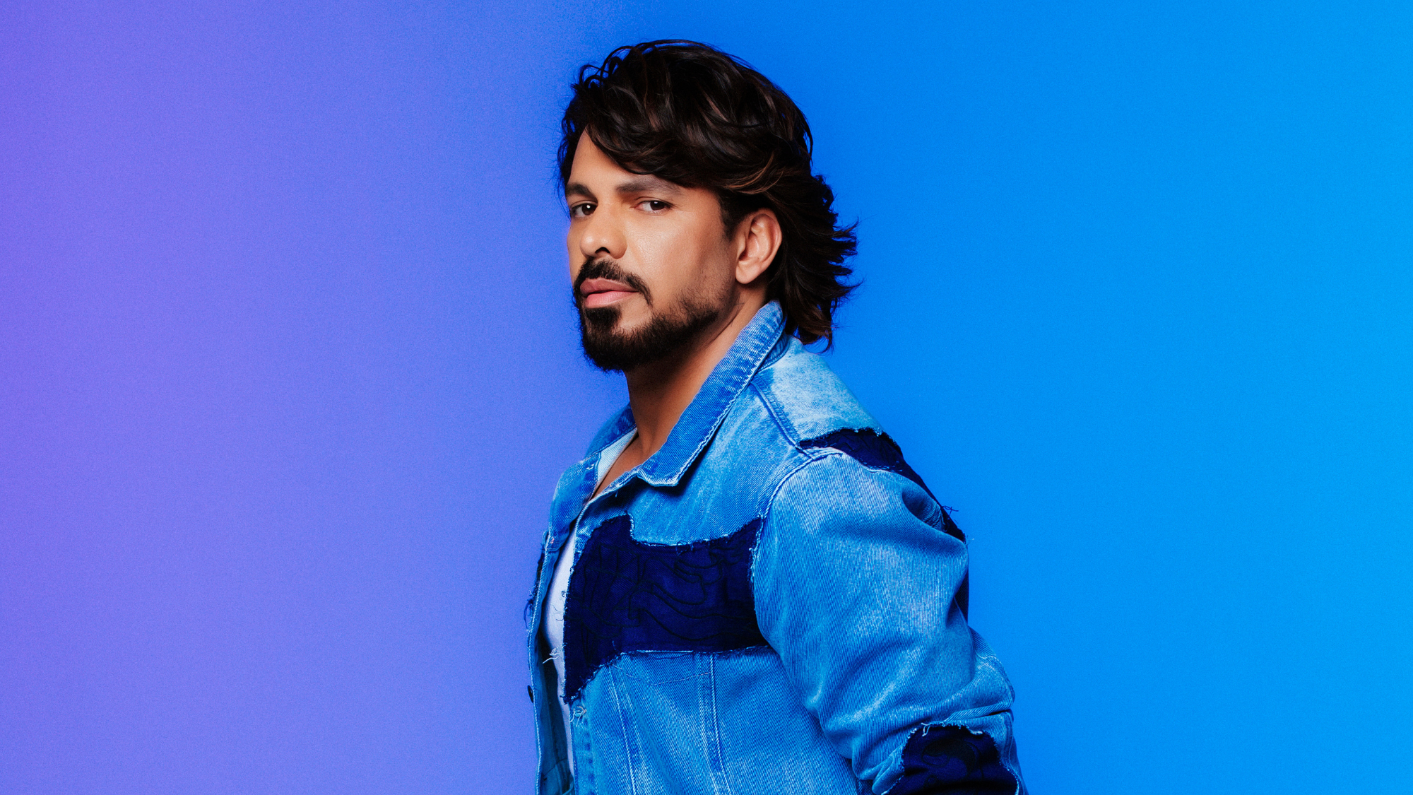 Thales Lessa foca no público feminino para compor hits: ‘A chance de sucesso é grande’