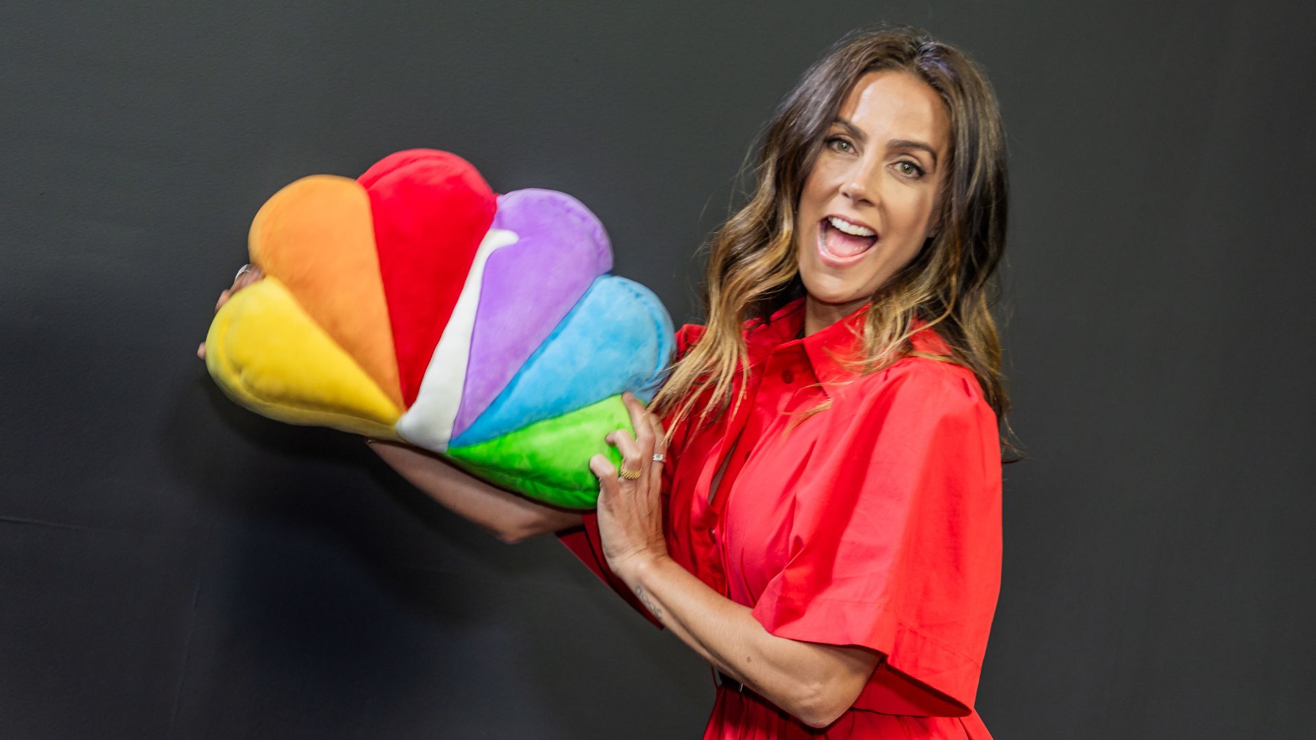 Um mês após pedir demissão da Globo, Carol Barcellos assina contrato com canal concorrente