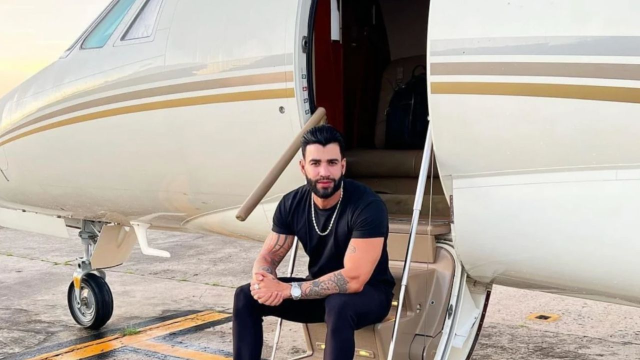 Avião de Gusttavo Lima é apreendido e equipe do cantor se pronuncia
