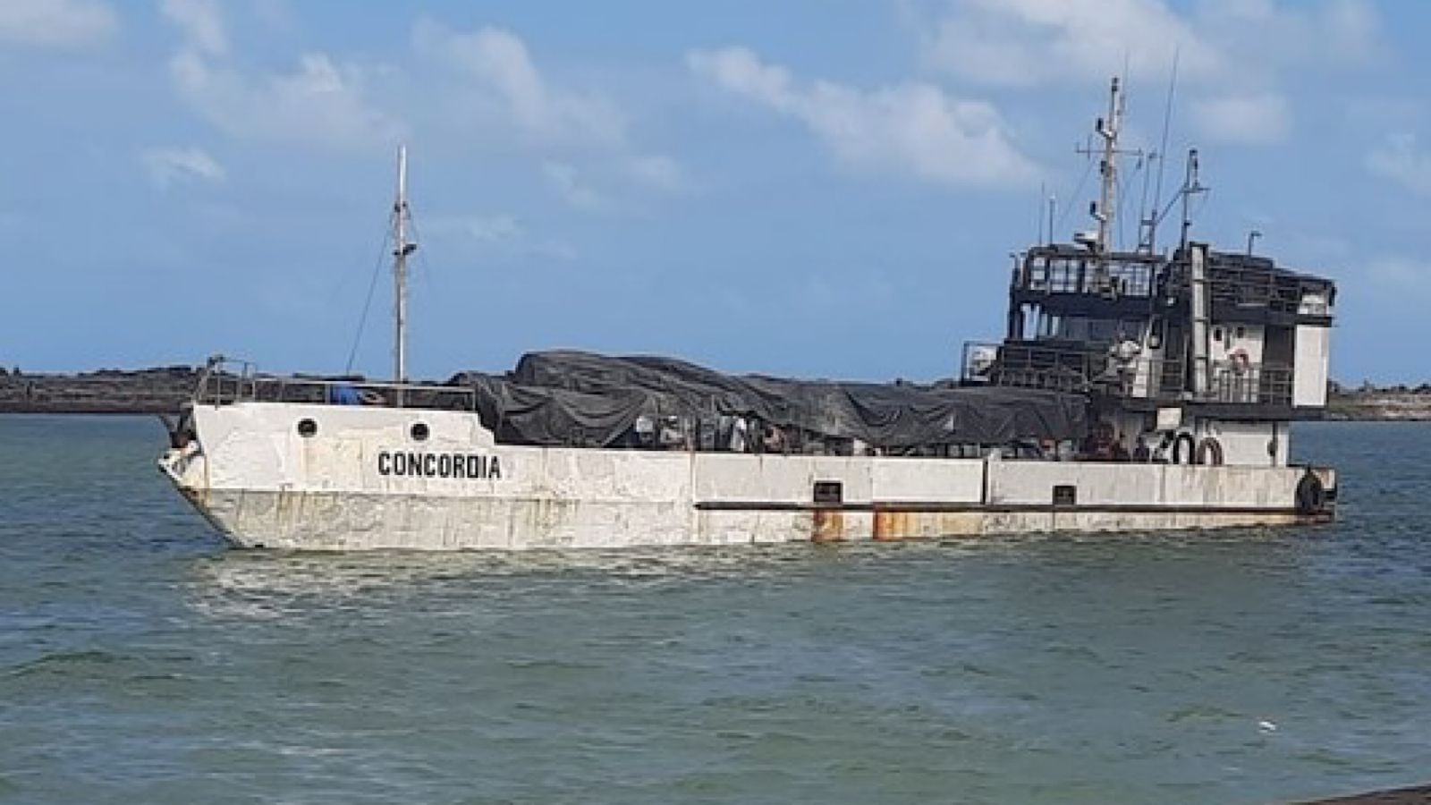 Navio naufraga a caminho de Fernando de Noronha e deixa cinco tripulantes desaparecidos