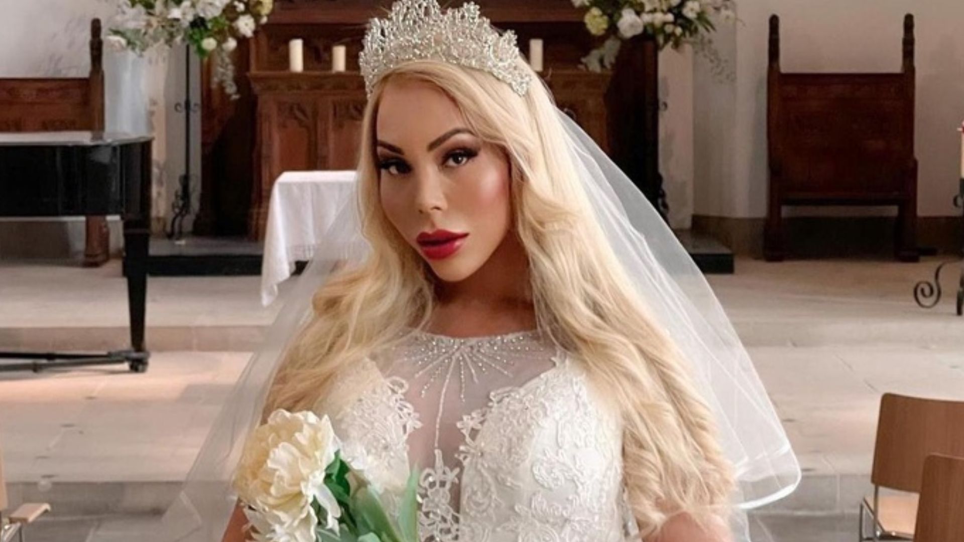 Influencer pede divórcio 1 ano após se casar consigo mesma: entenda