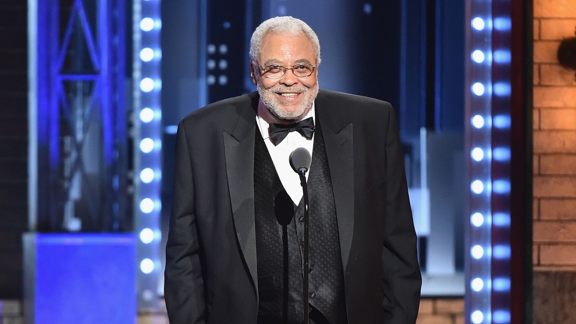 James Earl Jones, voz de Darth Vader e Mufasa nos cinemas, morre aos 93 anos