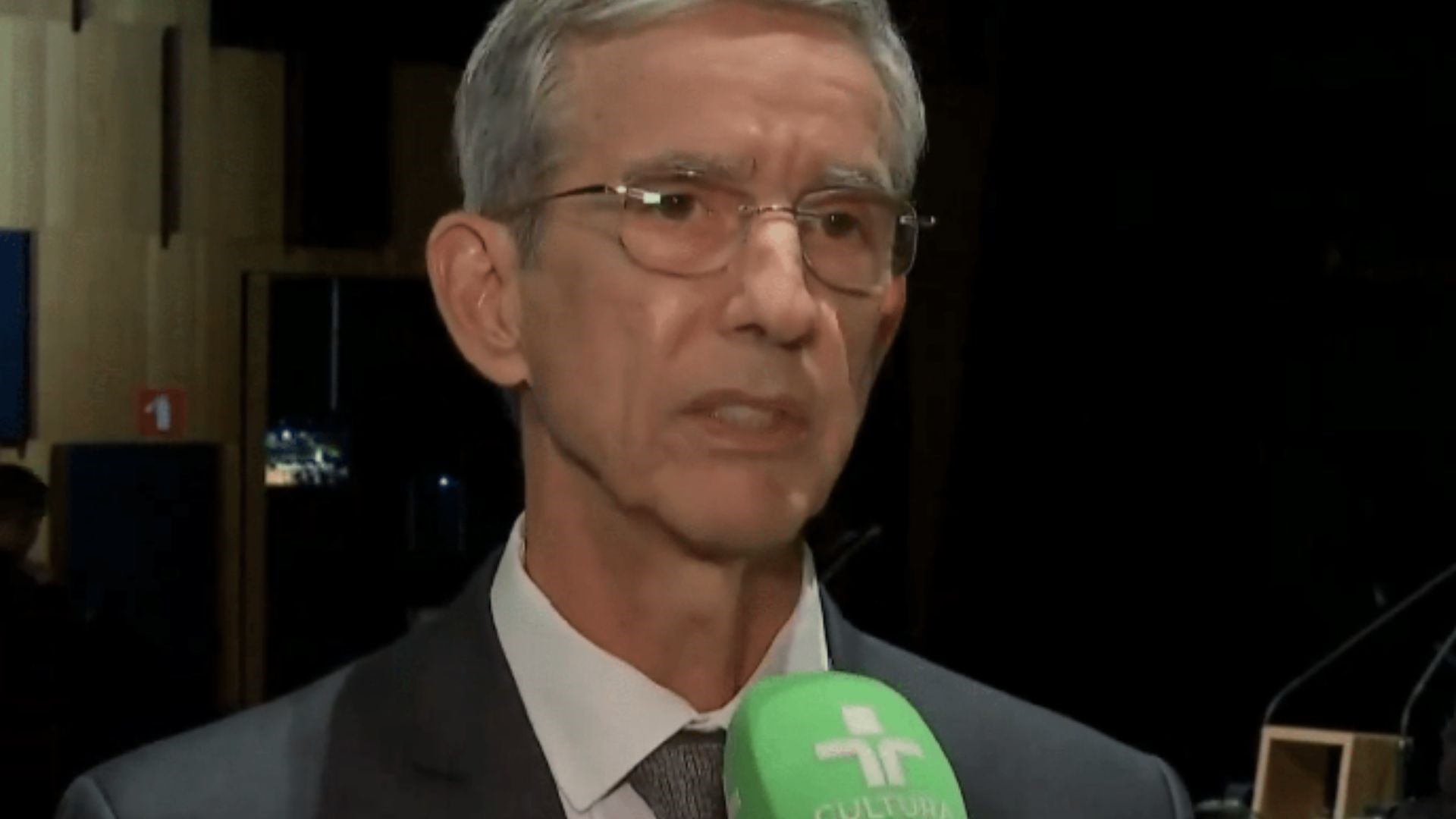 Mediador da TV Cultura explica expulsão de Datena do debate após agressão