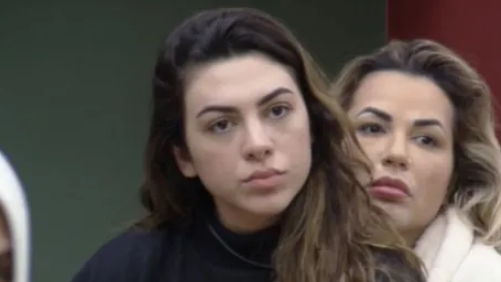 Pétala Barreiros sai do muro após se negar a falar sobre prisão de Deolane Bezerra