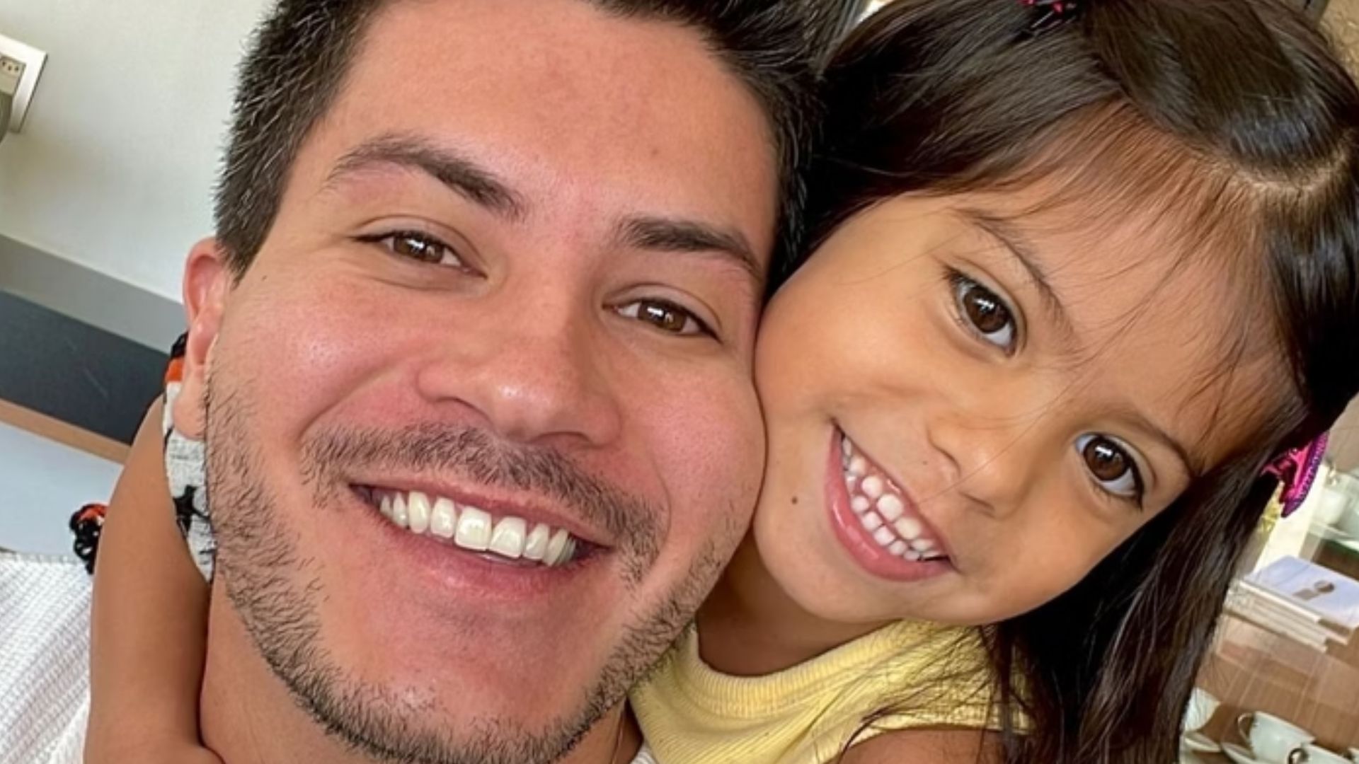 Arthur Aguiar quebra silêncio e diz que não foi convidado para festa da filha