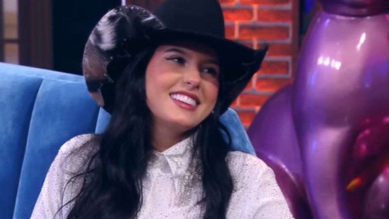 Ana Castela relembra início de namoro com Gustavo Mioto: ‘Dei em cima dele’