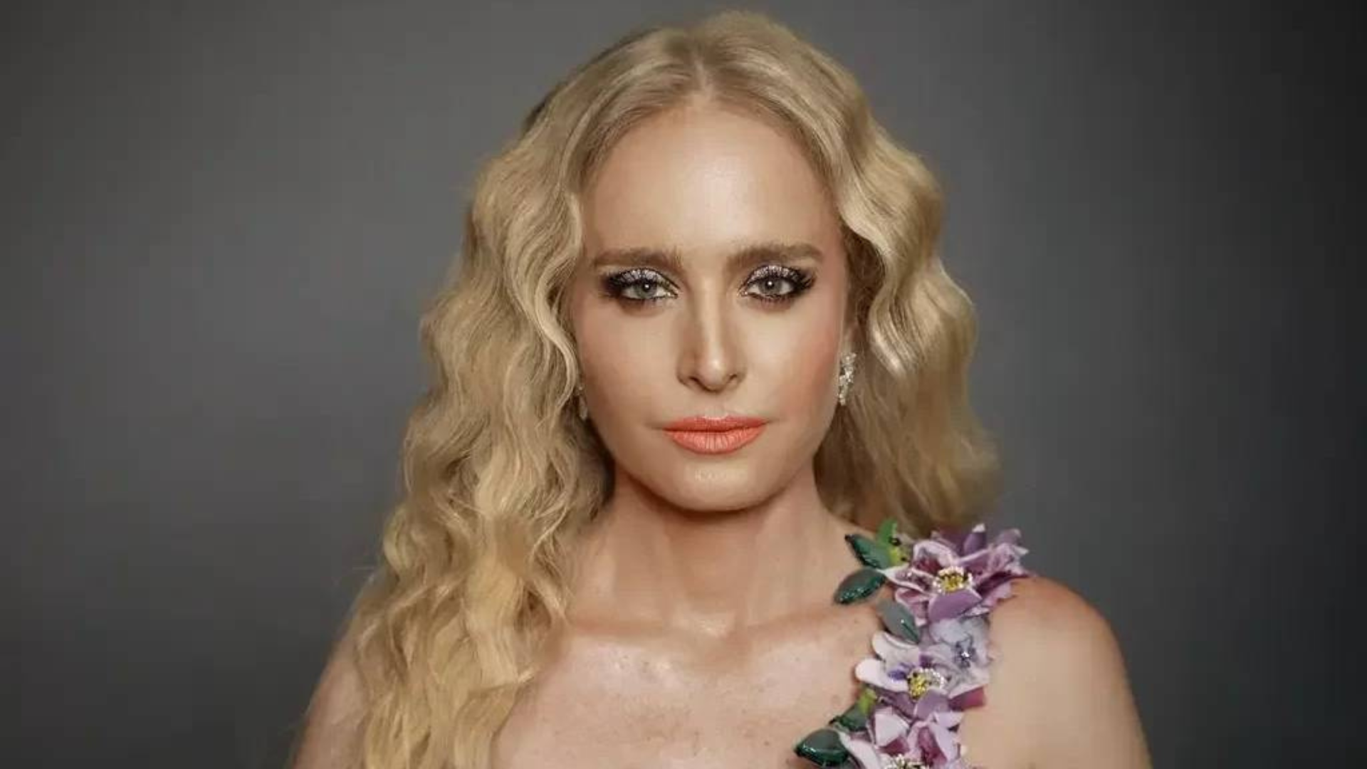 Angélica relembra questionamento sobre sua virgindade aos 13 anos