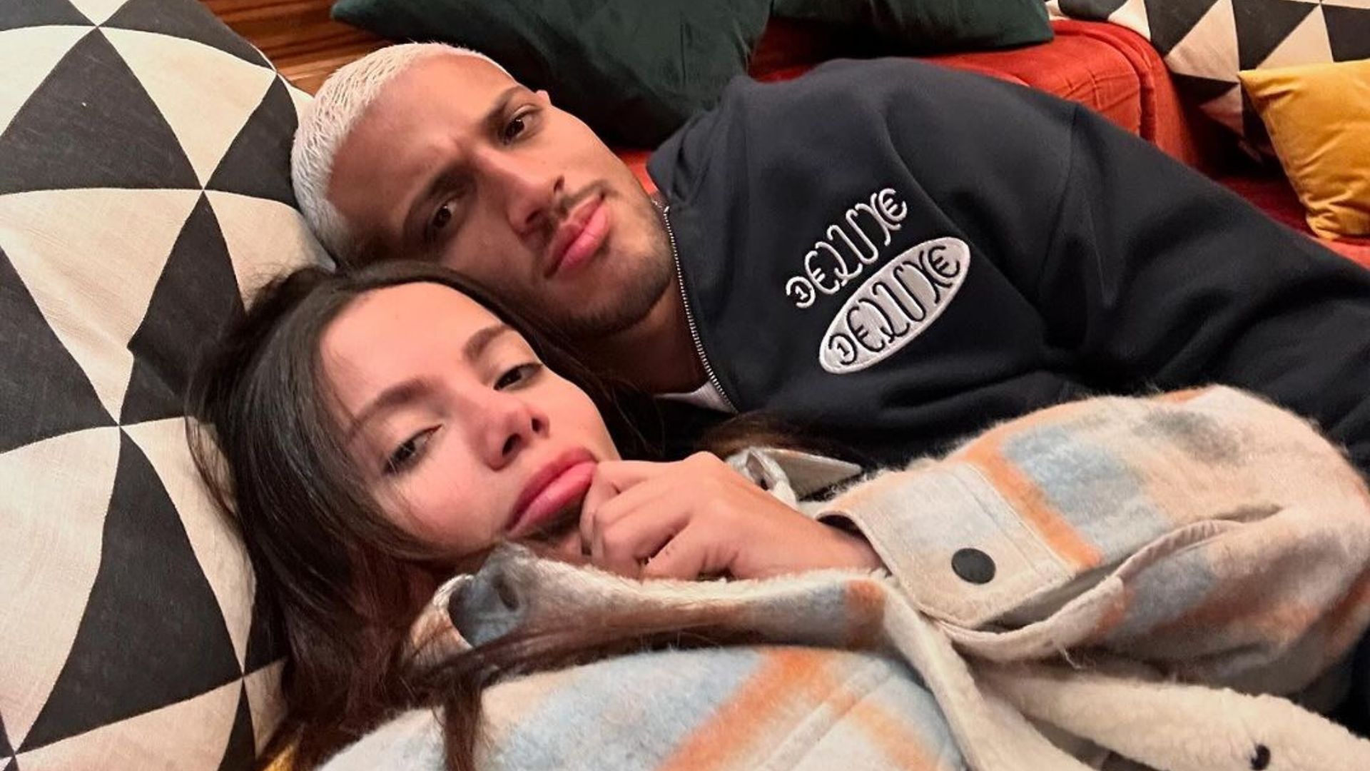 Anitta se clica agarradinha com novo namorado, Vinicius Souza: ‘Paz’