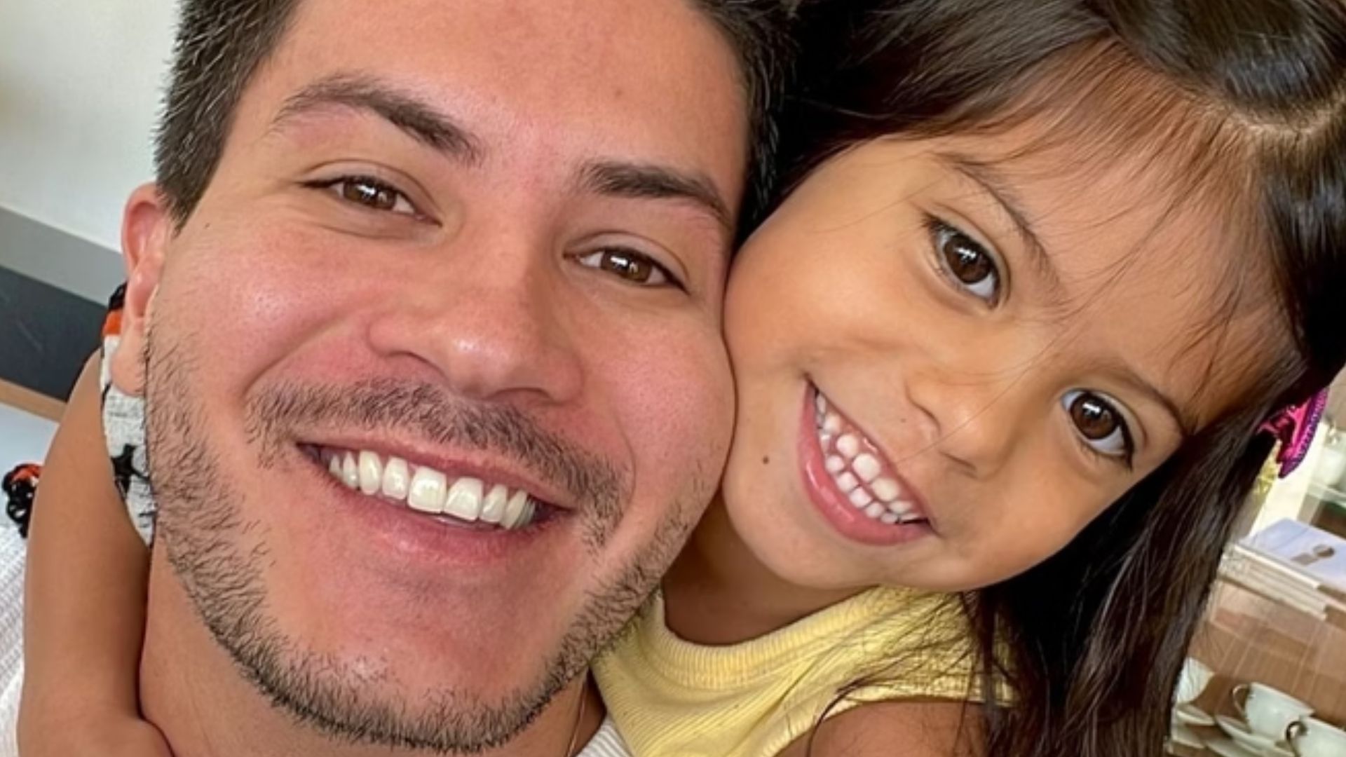 Arthur Aguiar faz outra festa para filha após não ser convidado por Maíra