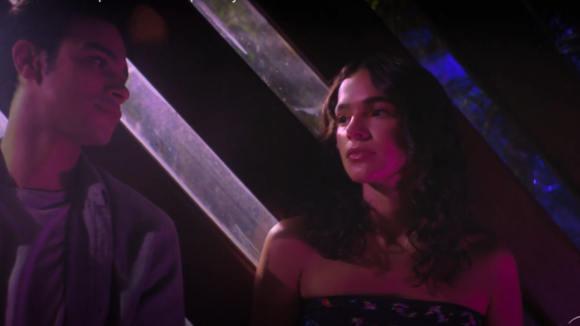 Bruna Marquezine e Sérgio Malheiros vivem desilusões amorosas no trailer de Amor da Minha Vida