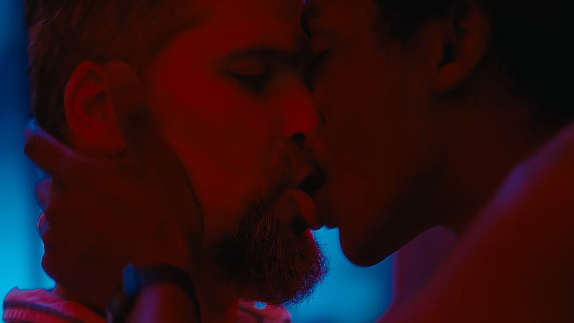 VÍDEO: Cena íntima entre Bruno Gagliasso e Patrick Congo viraliza: ‘Realizando sonhos’