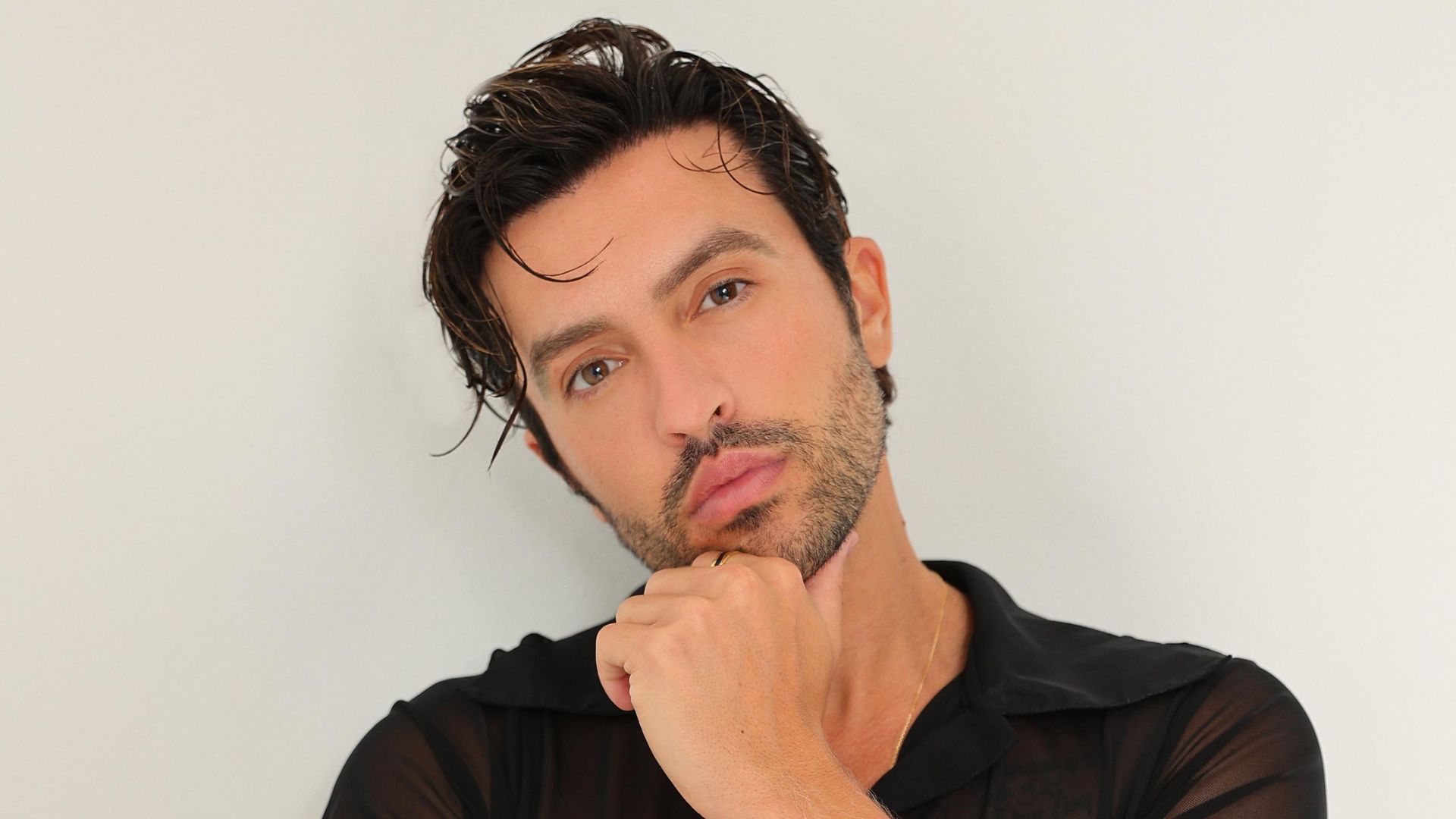Ex-participante de A Fazenda protagoniza cena chocante de nudez em filme