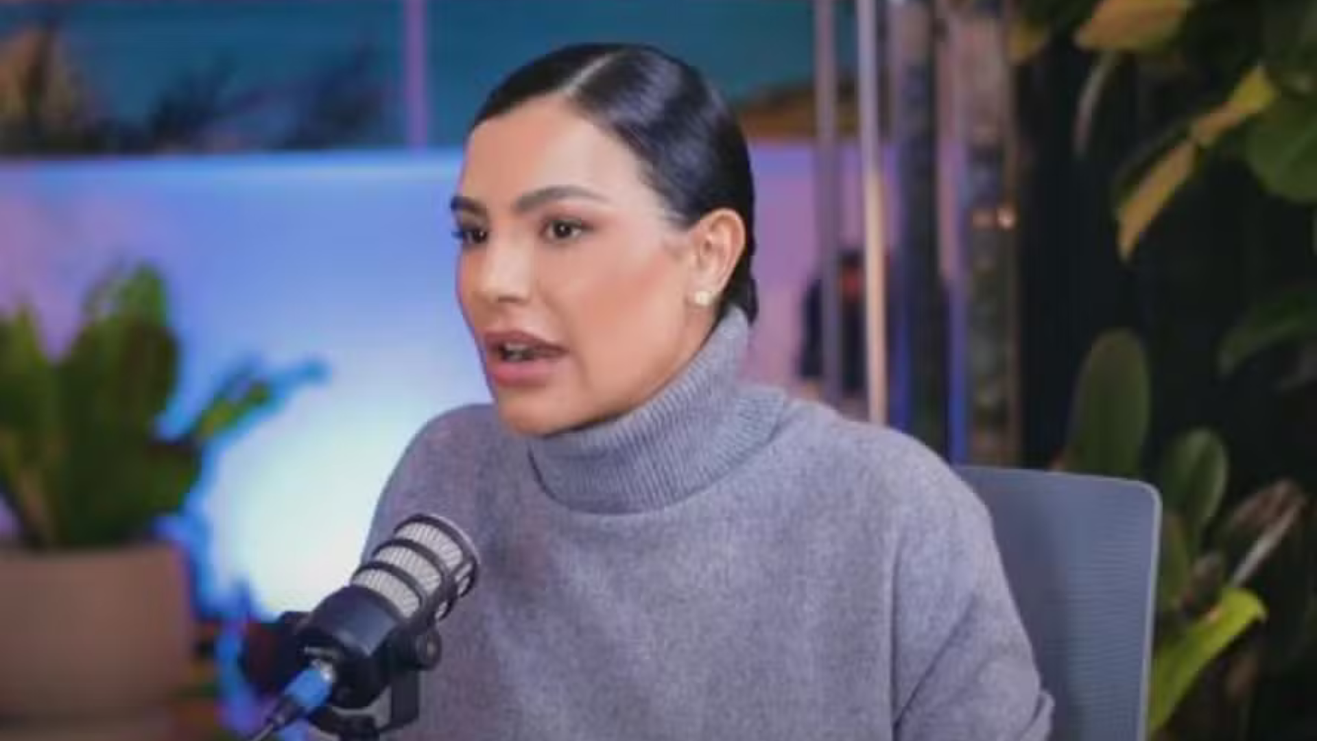 Cíntia Chagas surpreende e agradece ao movimento feminista: “Peço desculpas”