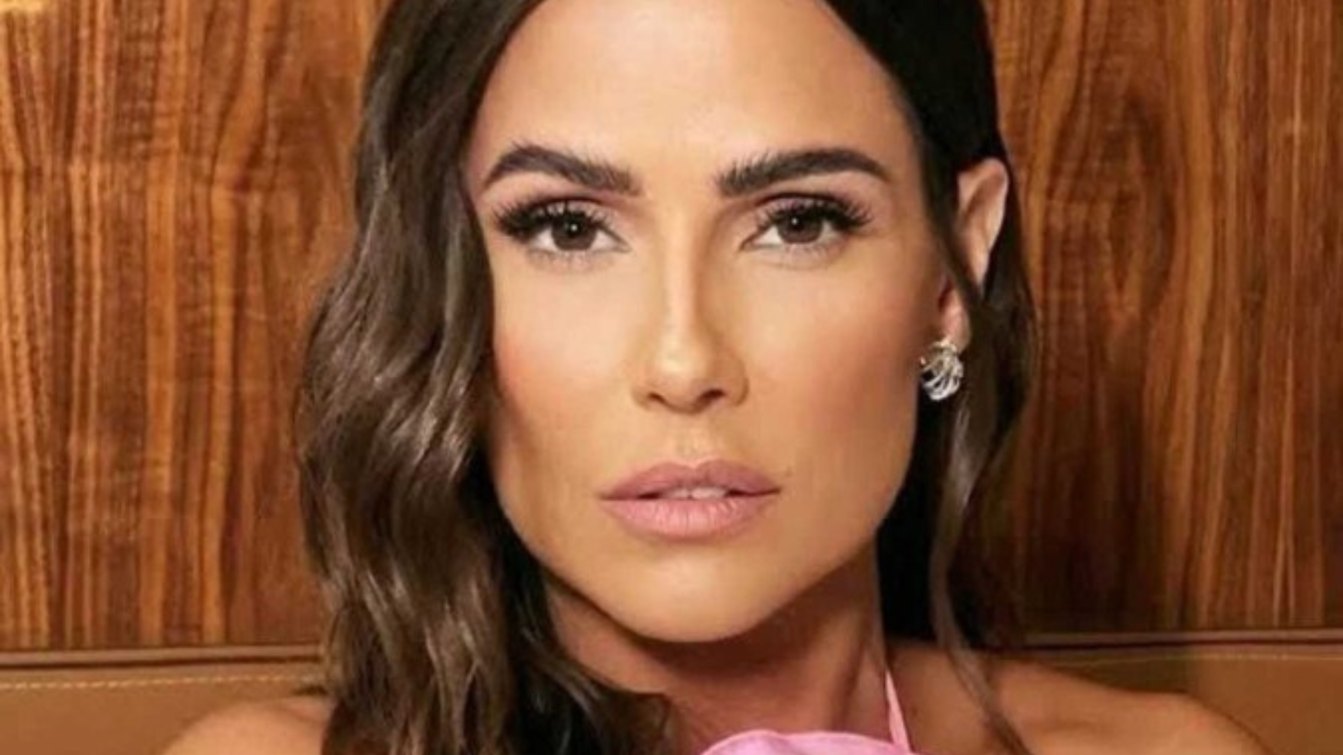 Globo recontrata Deborah Secco para apresentar reality sobre poliamor