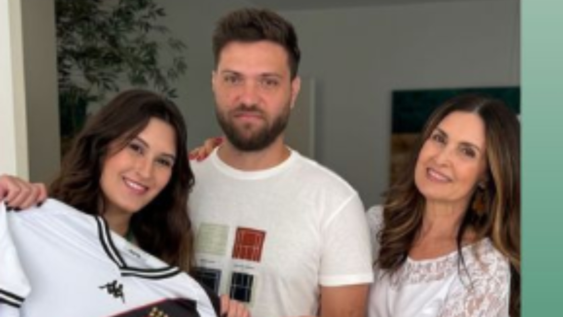 Com a família, Fátima Bernardes comemora aniversário da filha e do genro em mansão