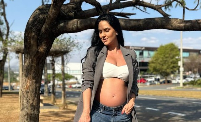 Grávida de seis meses, Graciele exibe barrigão em rotina de treino: ‘Consegui’