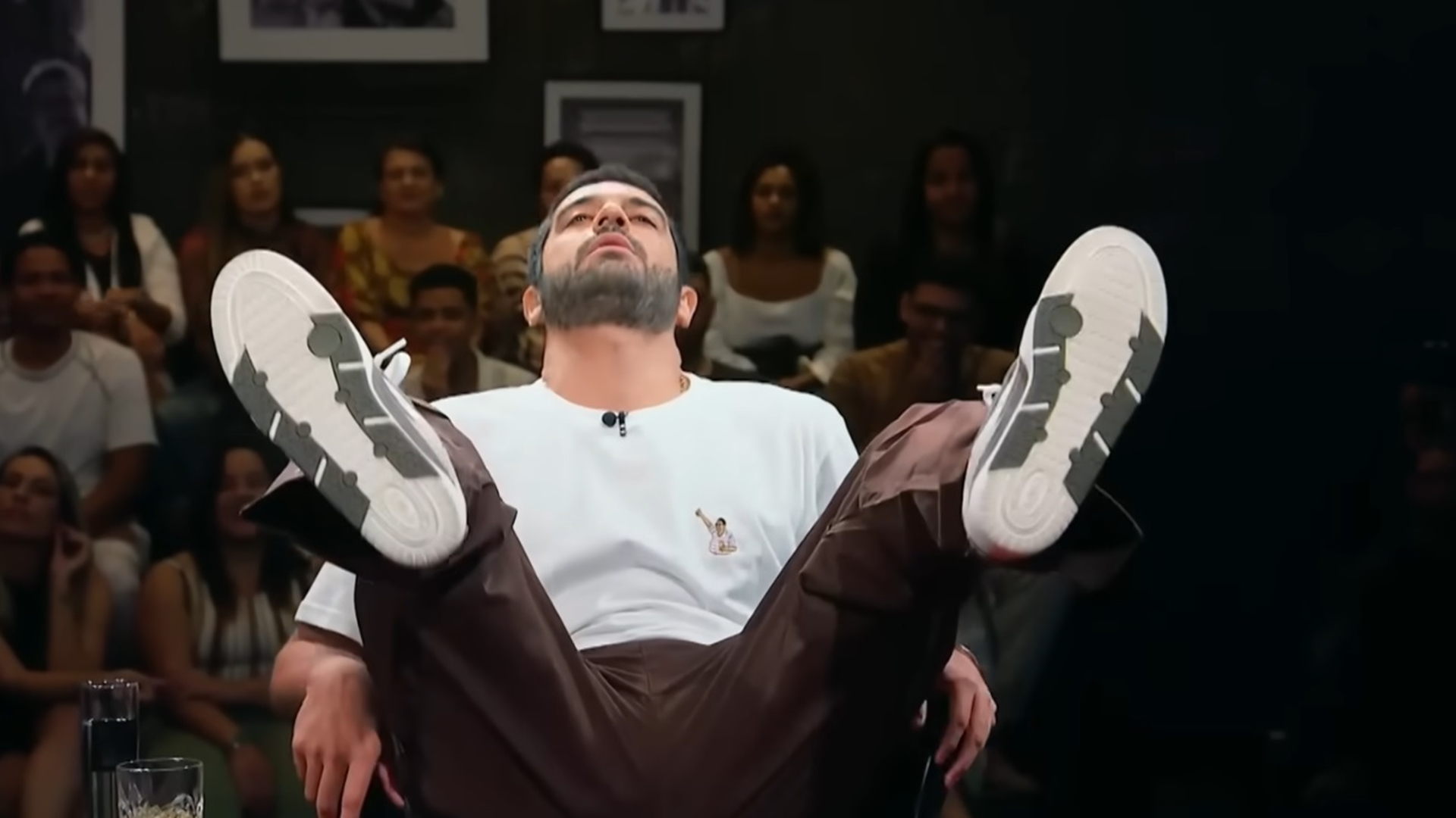 Ator da Globo revela cirurgia no buraco de trás após dor ao fazer o número dois: “Muito grande”