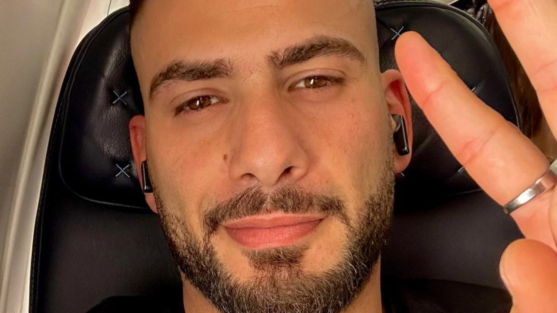 Ex-bbb revela pedido inusitado de fã: “R$ 1 milhão para chupar meu pé”