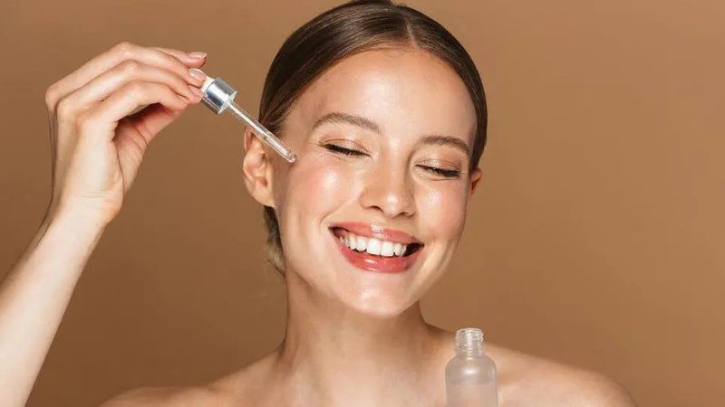 Para o seu skincare: Confira os 7 melhores séruns faciais
