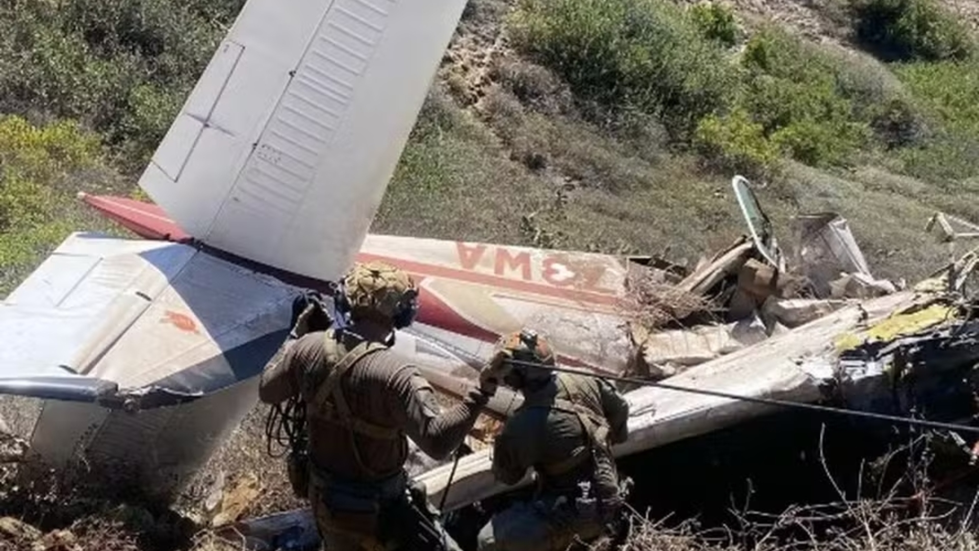 Avião decola sem autorização e 5 pessoas morrem em acidente trágico; entenda