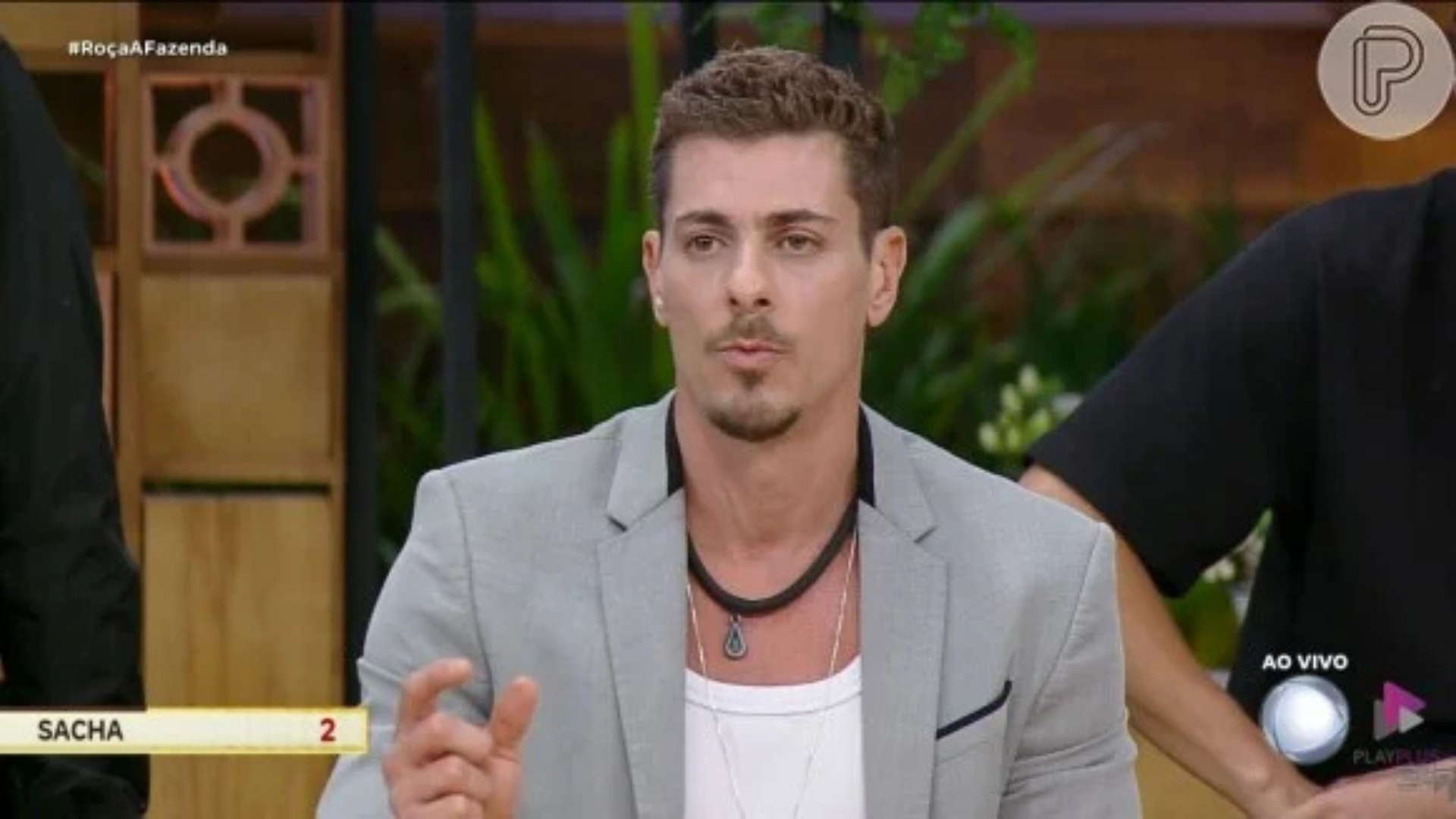 A Fazenda: Ator da Globo defende Sacha, após críticas por roupas de grife: ‘São Minhas’