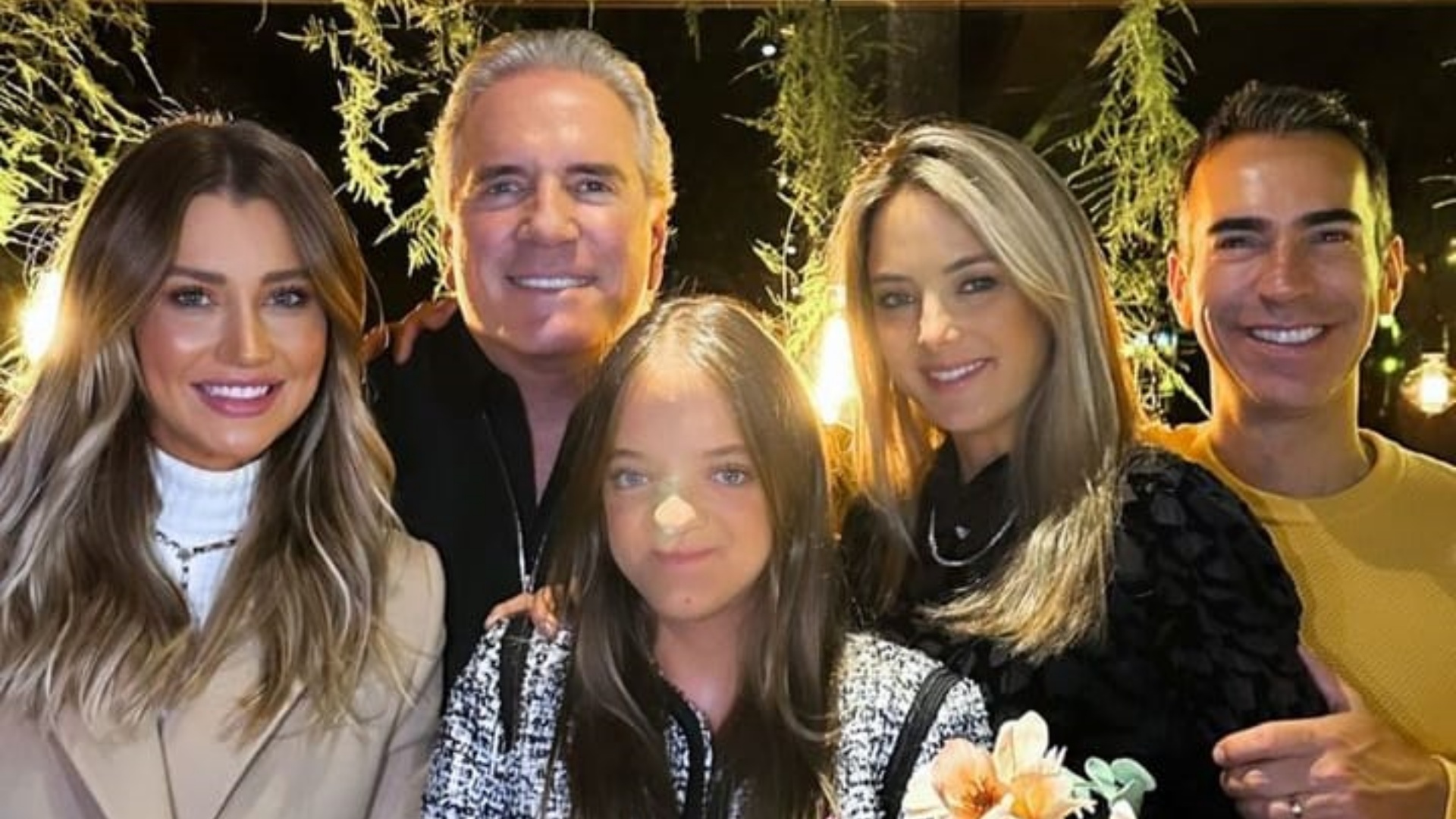 Ticiane Pinheiro e Ana Paula Siebert, ex e atual de Roberto Justus, curtem show juntas