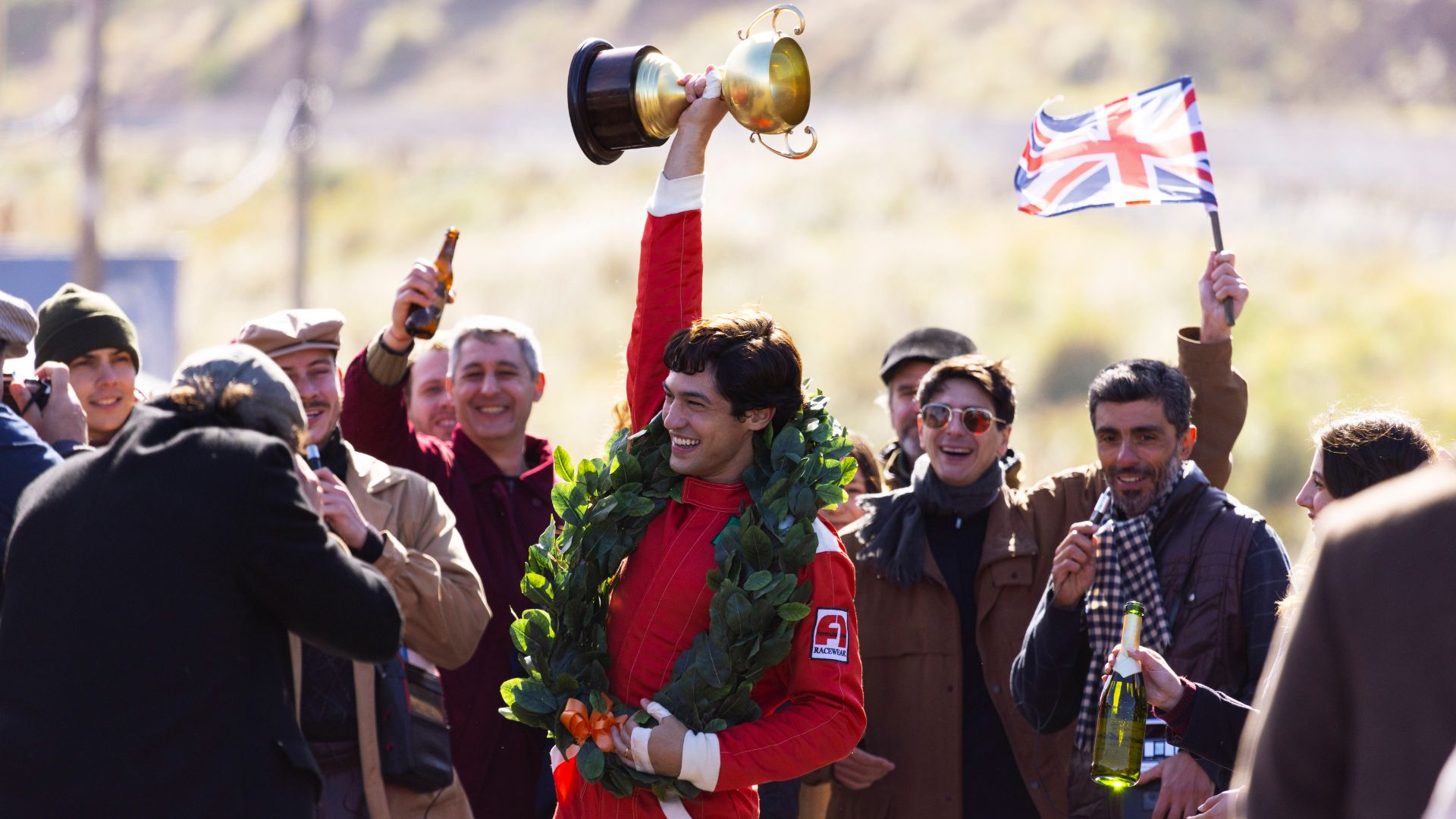 Trailer de Senna, minissérie com Gabriel Leone, mostra momentos históricos da carreira do piloto
