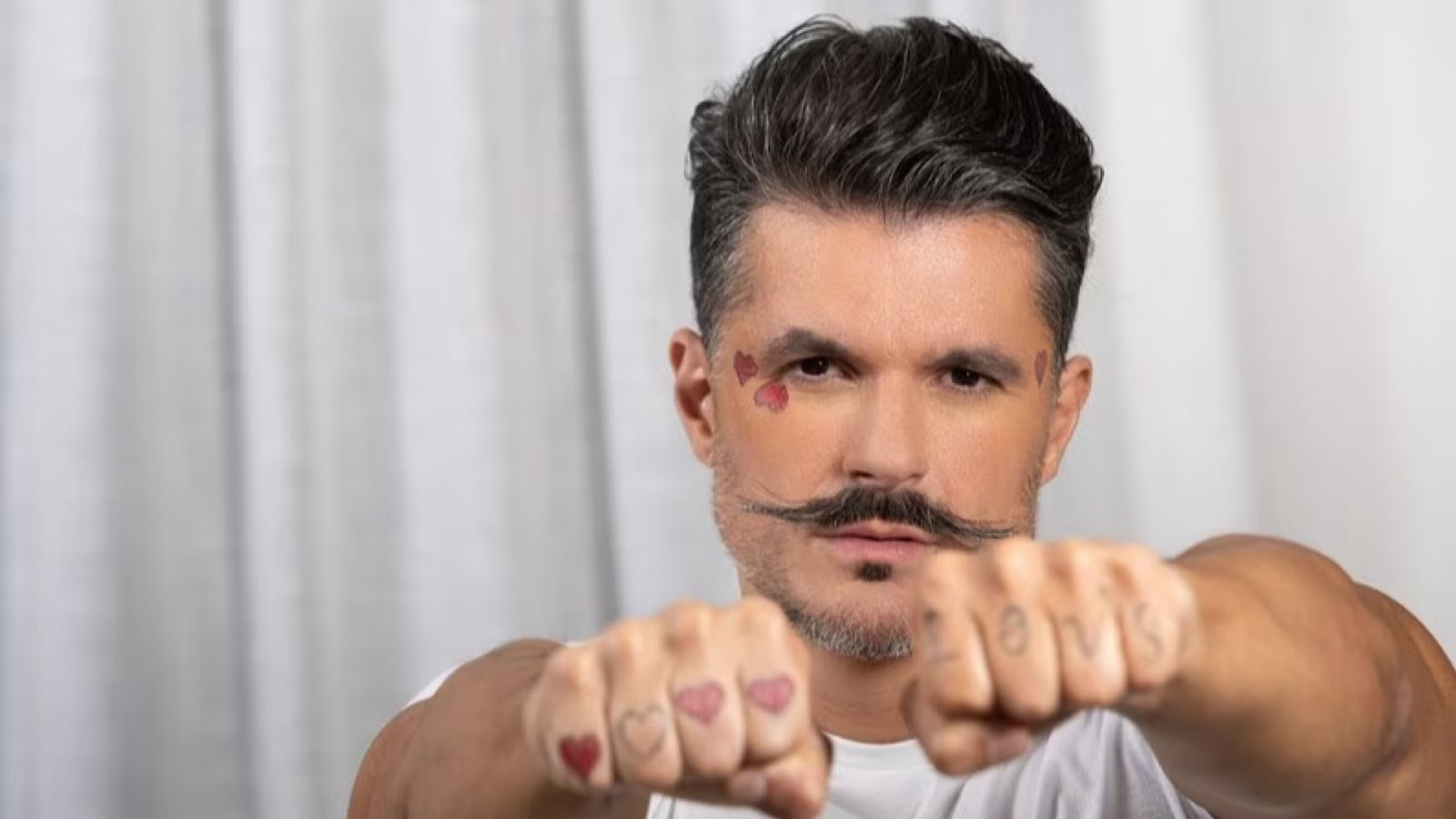Bruno Loves mergulha no autoconhecimento e confessa sobre nova fase: ‘Com abundância’