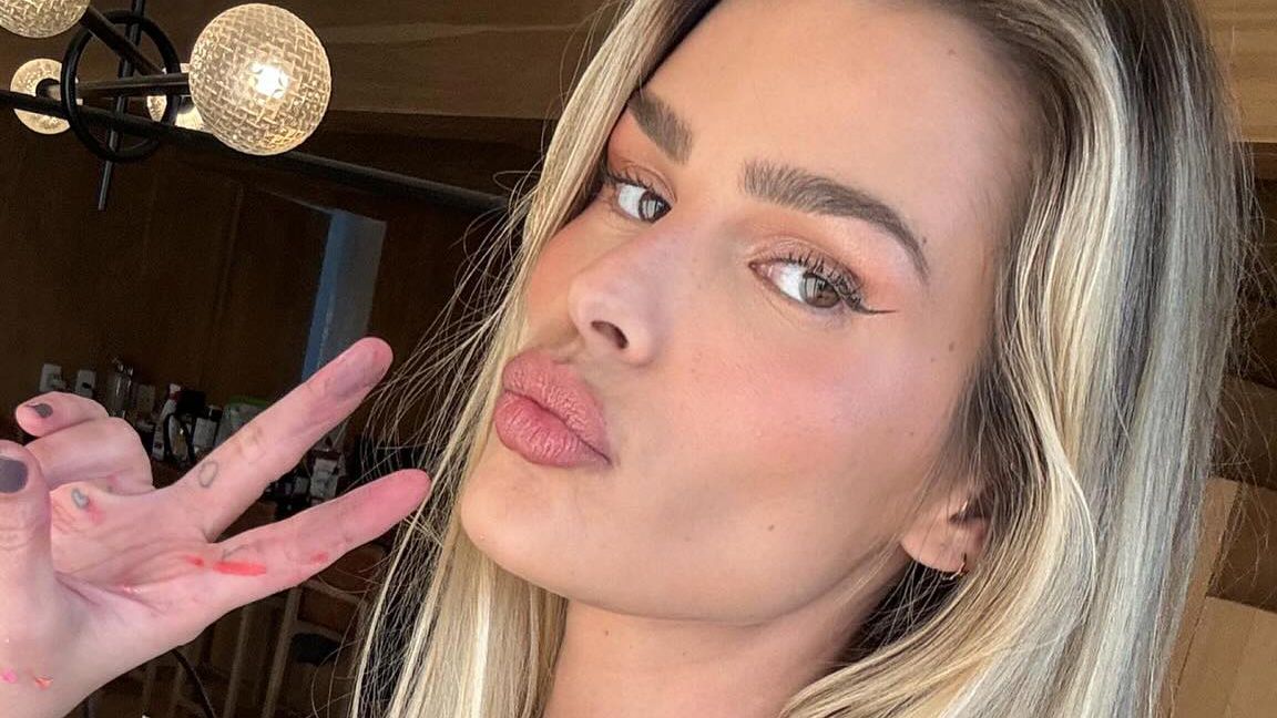 Yasmin Brunet surge com rosto diferente e choca fãs: ‘O que você fez?’