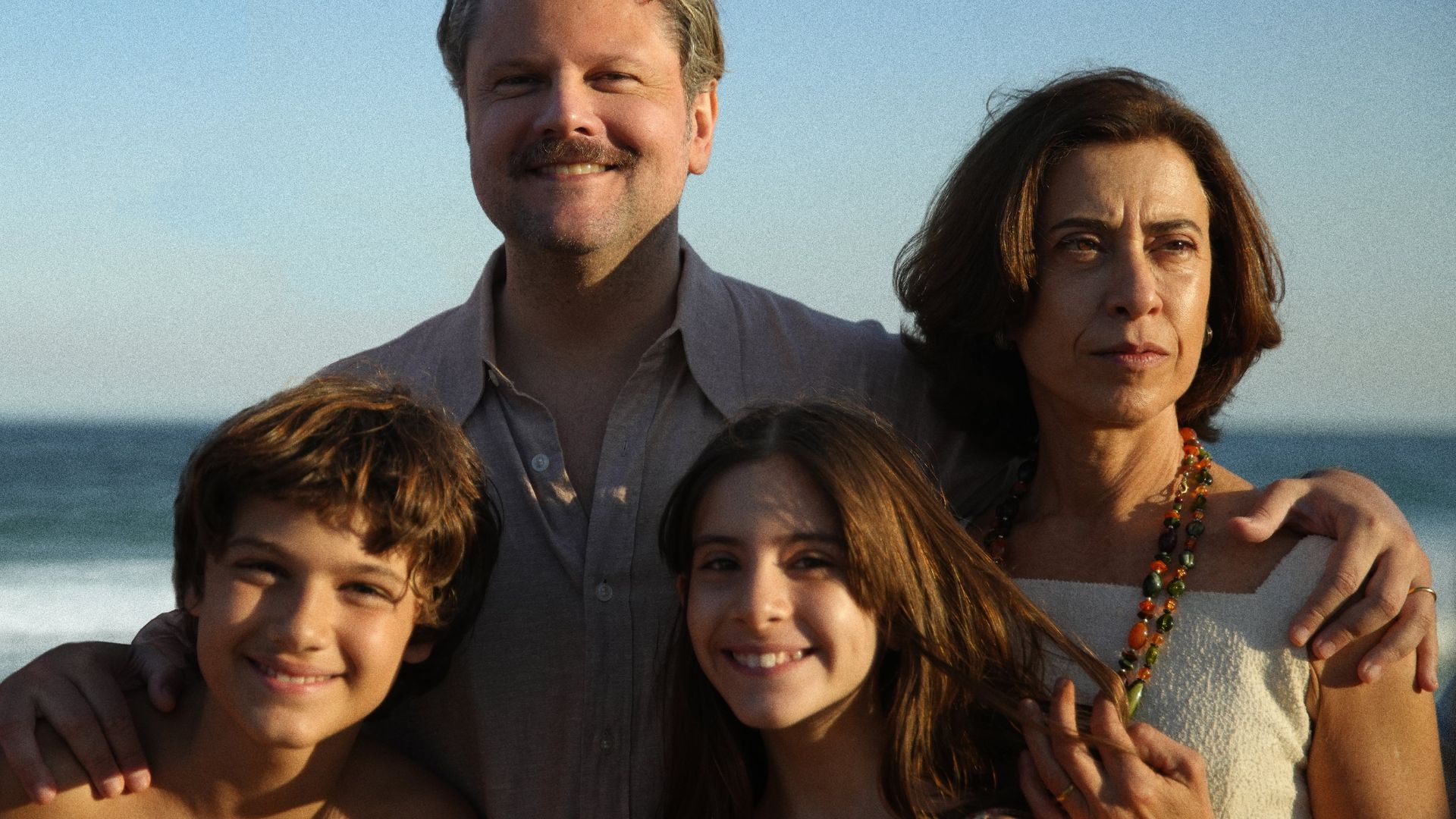 Ainda Estou Aqui, com Fernanda Torres, estreia nos cinemas