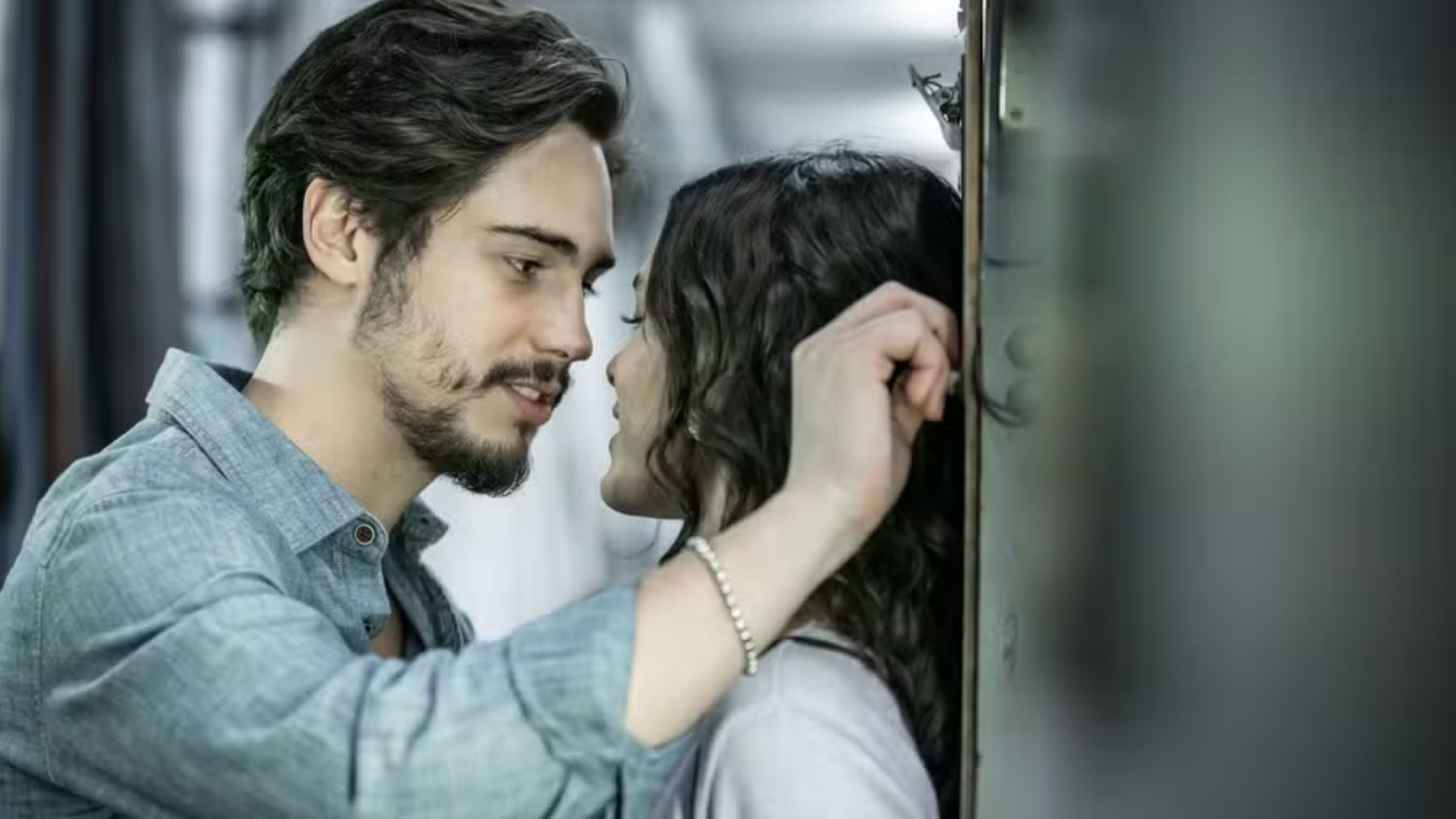 Danilo Mesquita não poupa personagem de série com Bruna Marquezine: ‘Bem cafajeste’