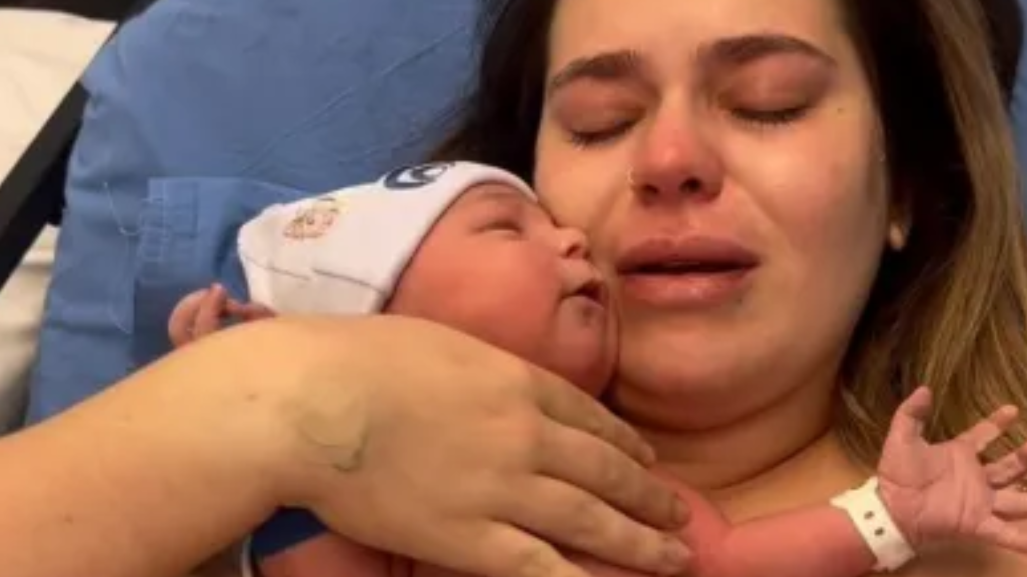 Viih Tube compartilha amamentação de Ravi e médico destaca: ‘Momento delicado’
