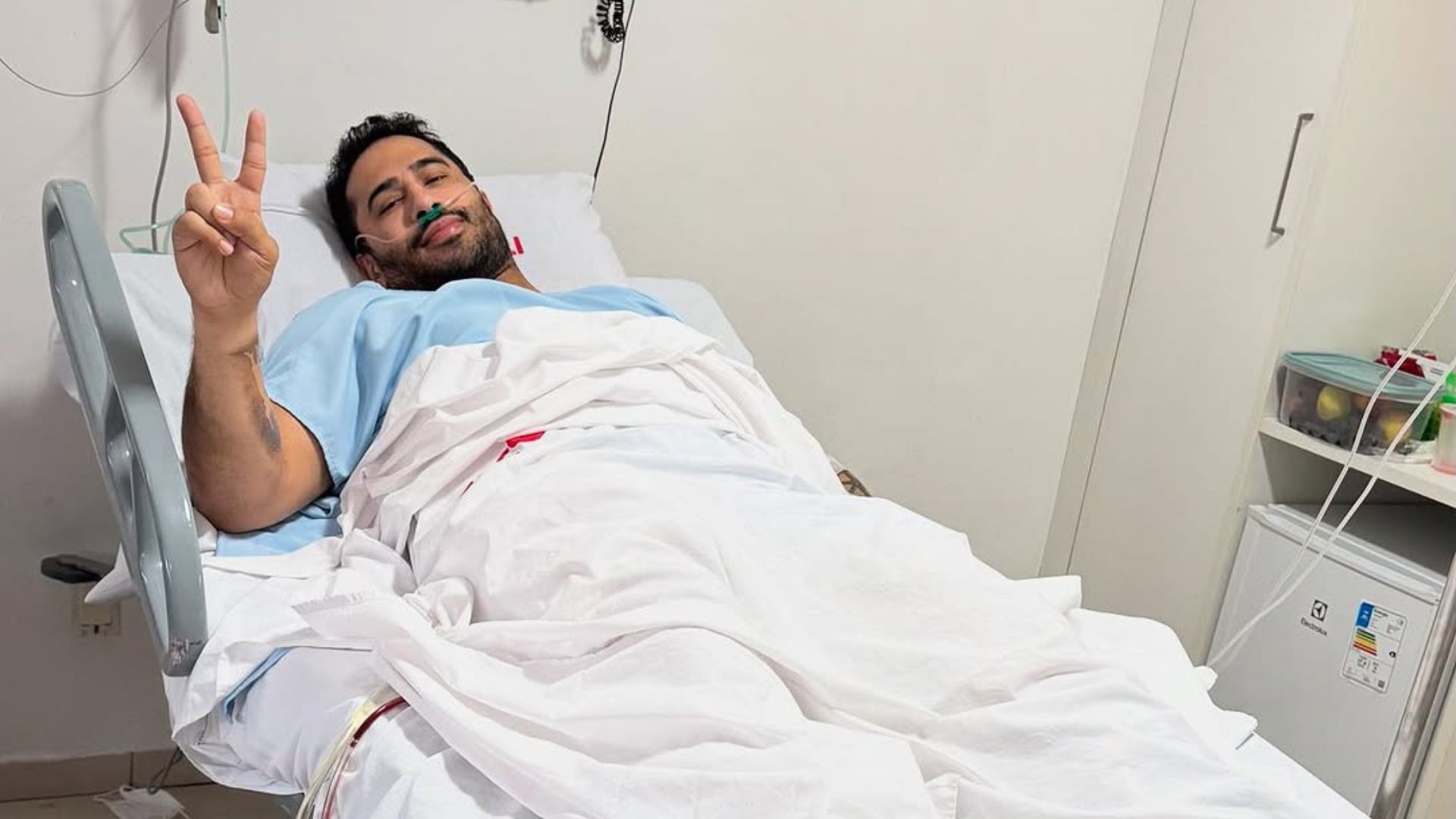 Laéllyo Mesquita️️️️️ sofre hemorragia após cirurgia plástica e é internado às pressas na UTI