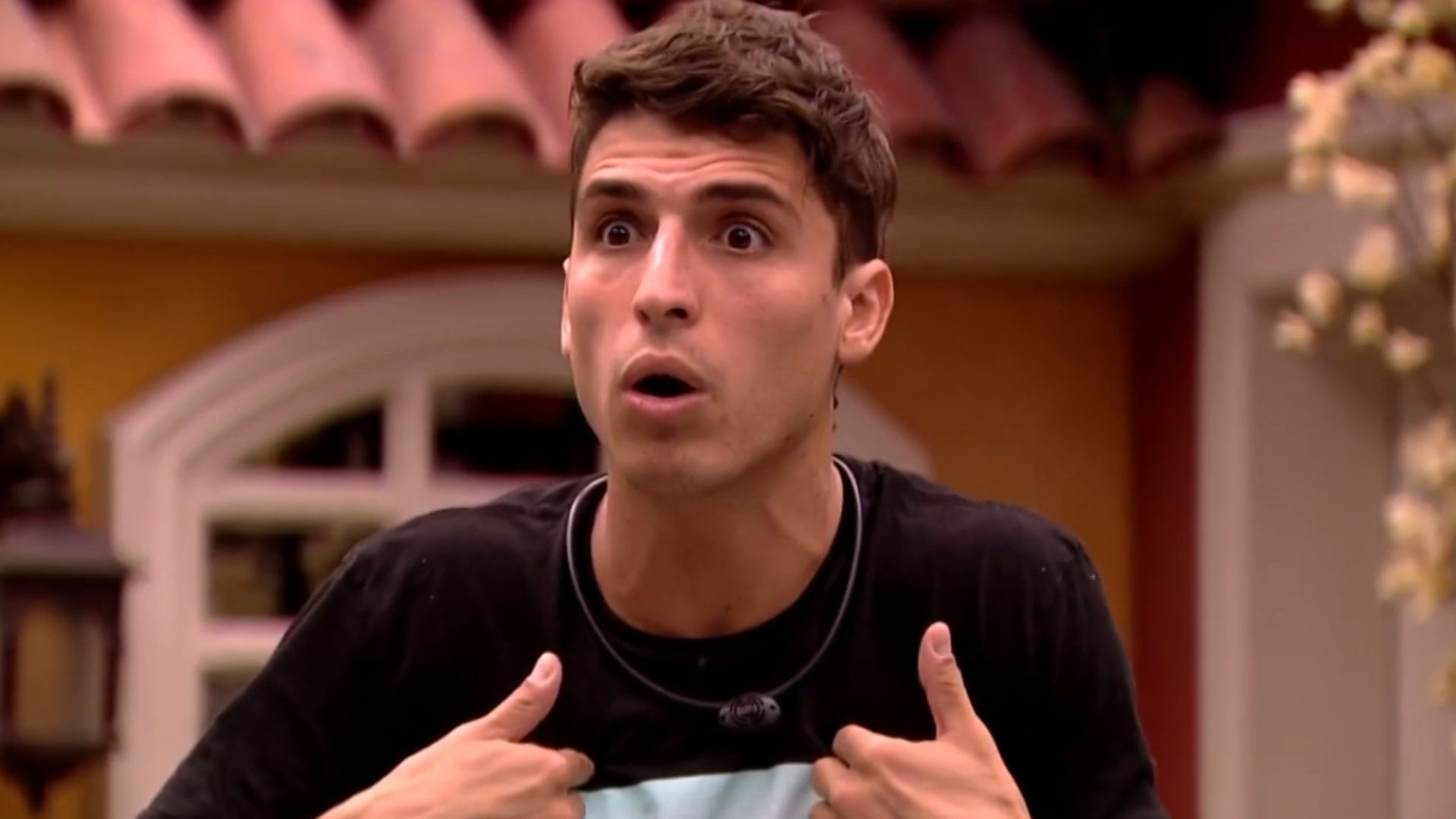 Contrato mostra que Felipe Prior ganha milhões em jogos de azar com prejuízo de apostadores