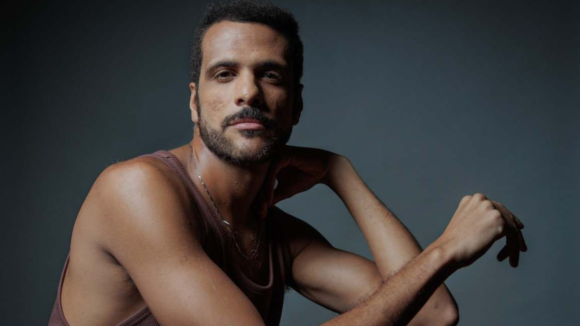 Murilo Sampaio aponta falta de protagonismo preto na TV: ‘Podemos mais’