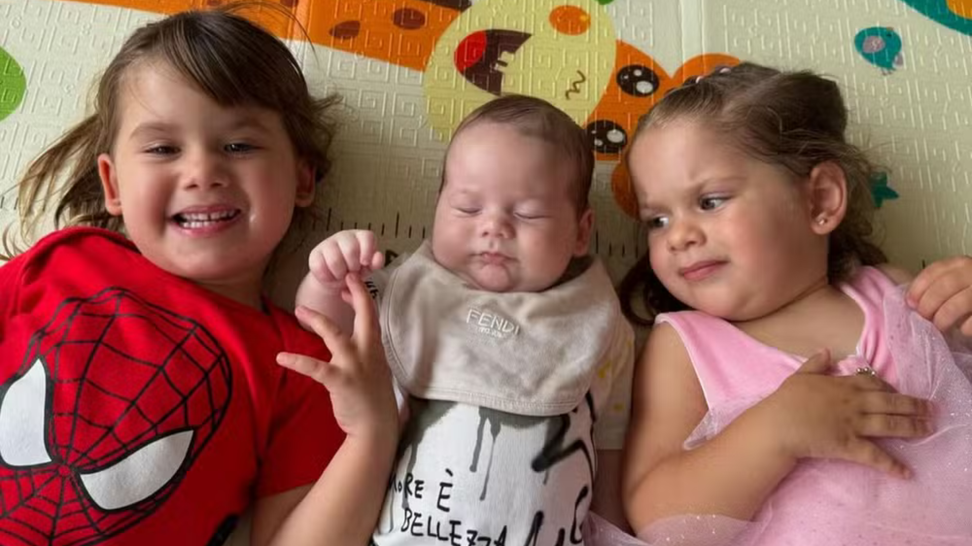 Virginia compartilha fotos dos três filhos juntos e encanta a web: ‘Gratidão’