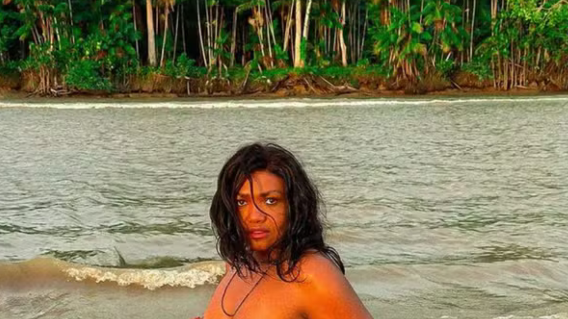 Após perder 25kg, Gaby Amarantos faz topless na natureza: ‘Liberdade’