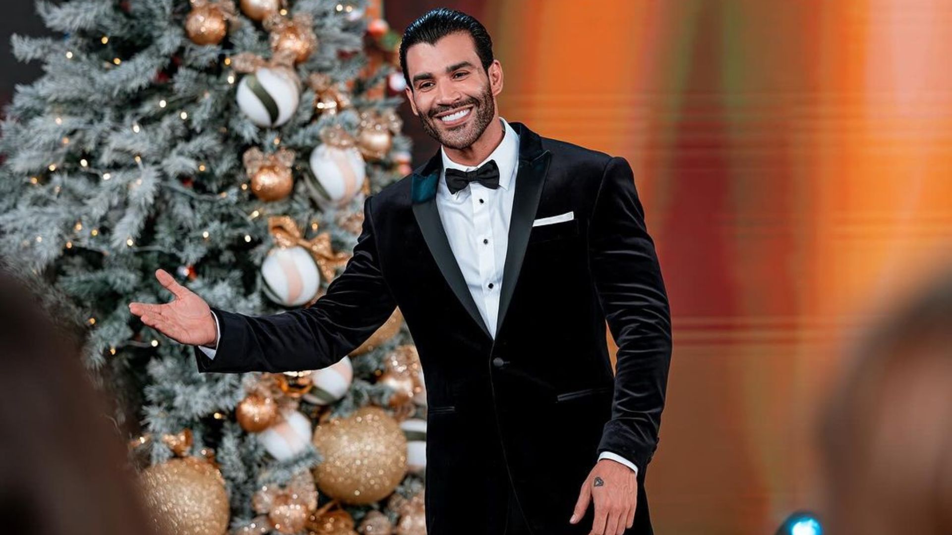 Gusttavo Lima grava ‘Natal do Embaixador’ e reúne famosos no SBT