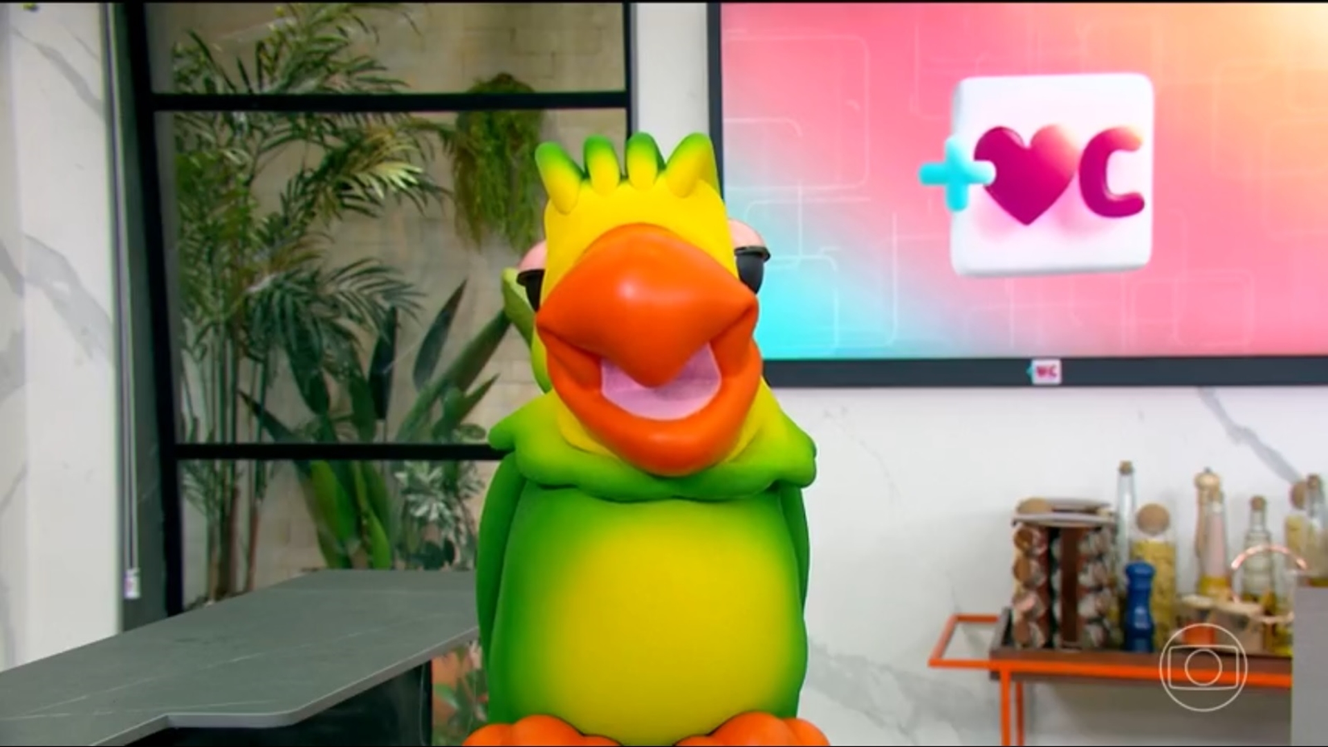 Louro Mané aparece no Mais Você com o bico amassado: ‘Tá tudo bem?’