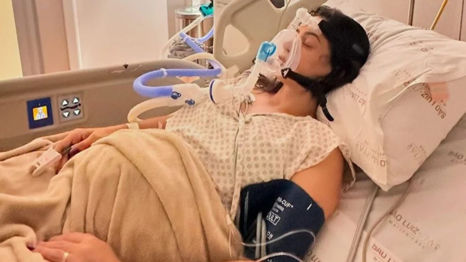 Jornalista grávida e na UTI desabafa sobre atual estado de saúde: ‘Falta de ar’