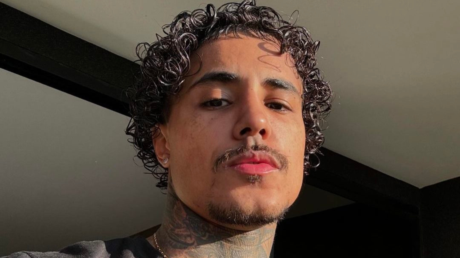 MC Livinho se envolve em discussão e é escoltado pela polícia; entenda